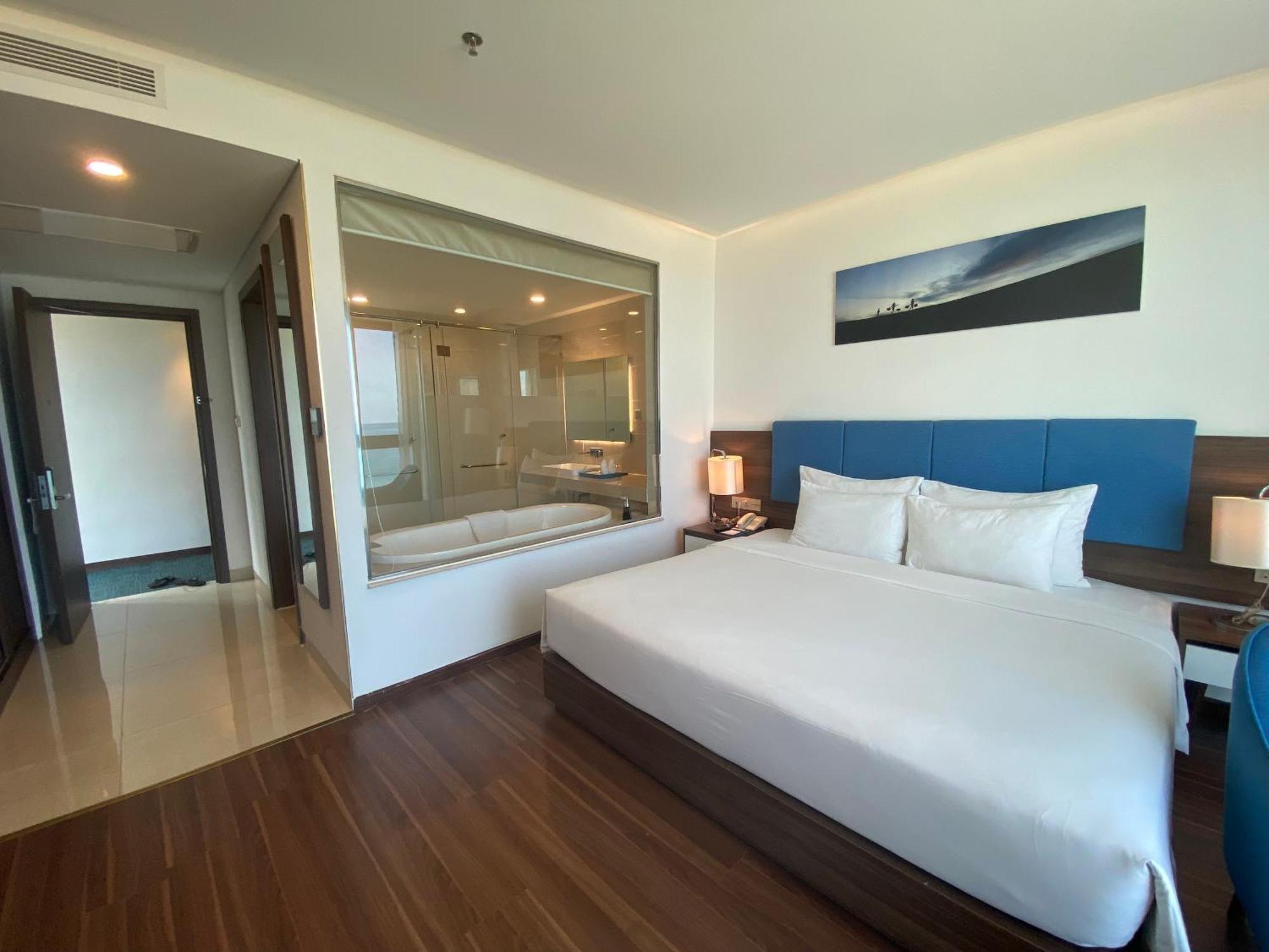 Grand Gold Beach Hotel & Spa Дананг Экстерьер фото