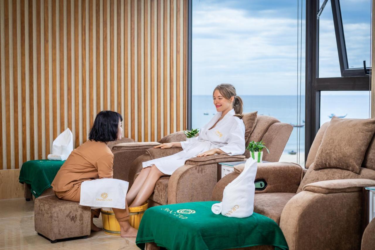 Grand Gold Beach Hotel & Spa Дананг Экстерьер фото
